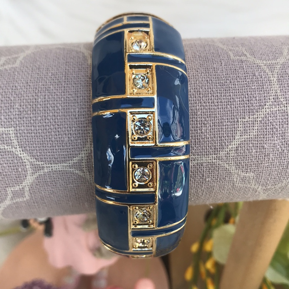 GOLD METAL BRACELET